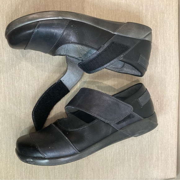 NAOT Sz 6 Two Toned Mary Jane Style Comfort Sandals - Picture 9 of 11